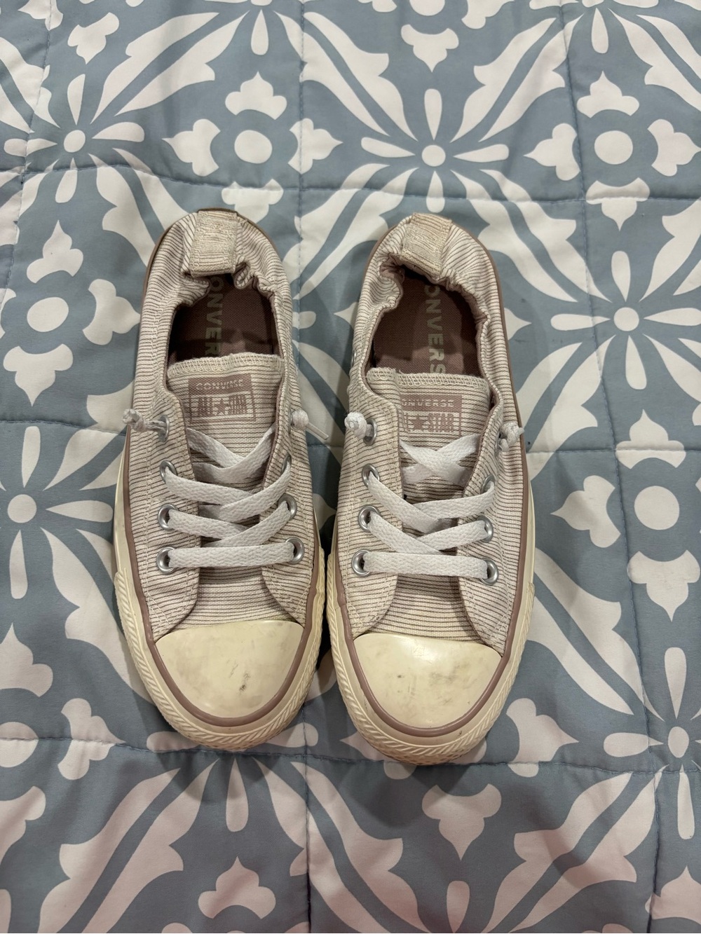 Converse Low Top Sneakers in Light Beige Canvas